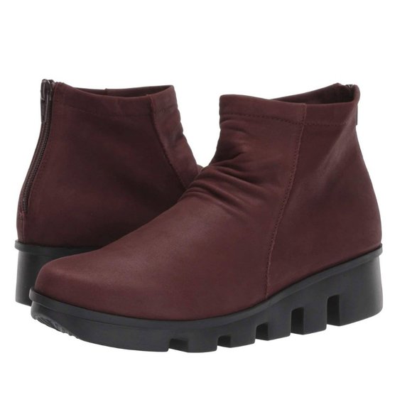 L'Amour Des Pieds Hadirat Back Zip Leather Booties Sz 10